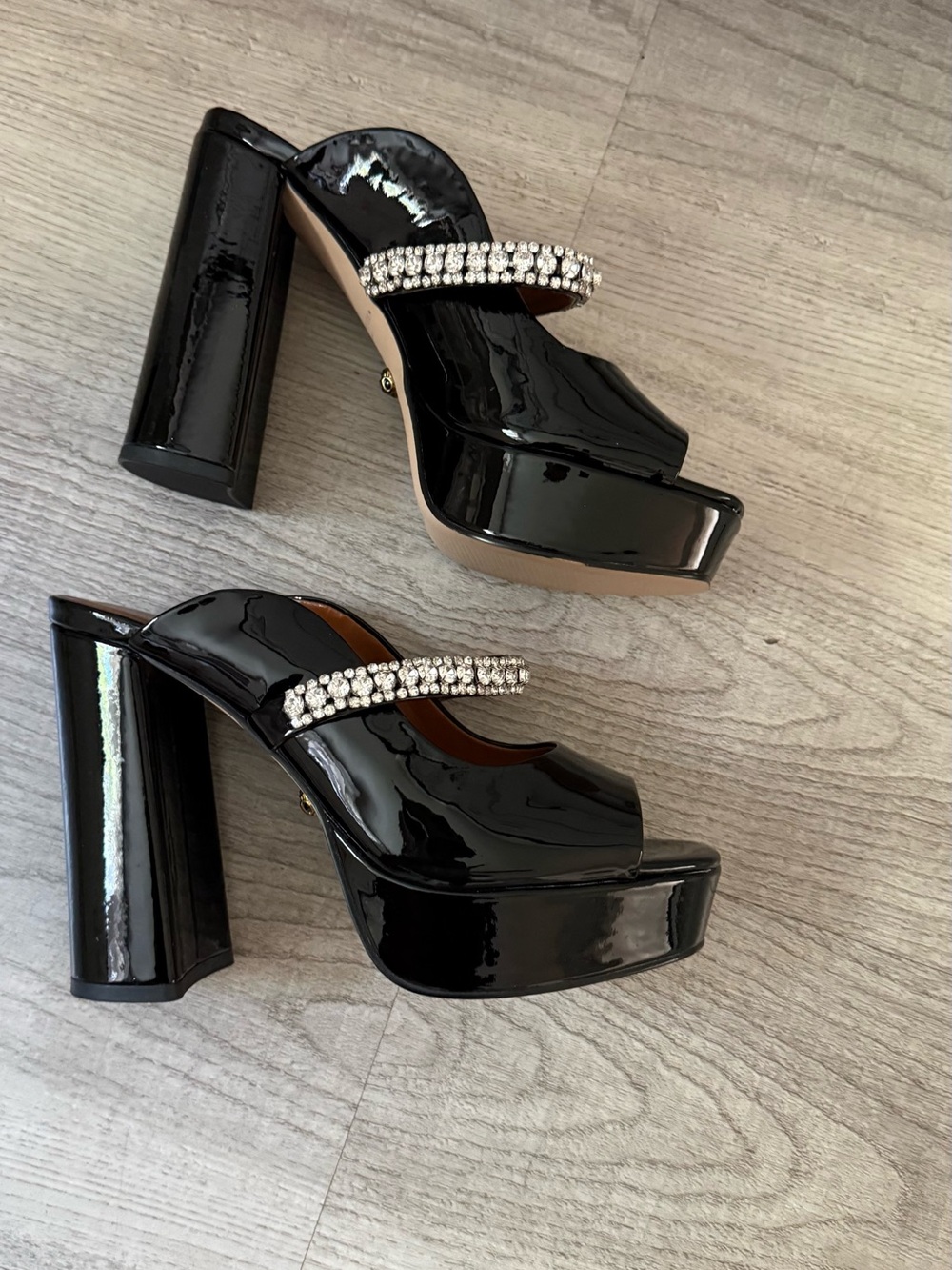 Kurt Geiger London 
Woman’s Duke Embellished Platform Slide Sandals Size 37 - Picture 16 of 16